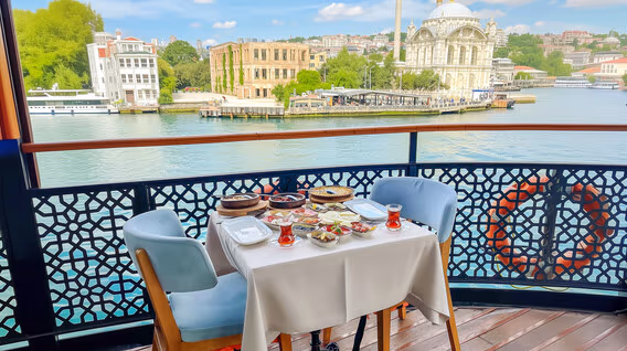 İki Kişi için Tarihi Vapurda Terasta Kahvaltılı Boğaz Turu Deneyim hediyeleri - İki Kişi için Tarihi Vapurda Terasta Kahvaltılı Boğaz Turu