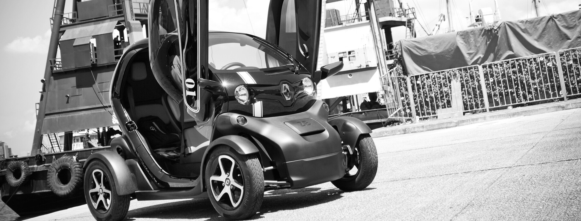 Fotoğraf 1 - İki Kişi için Tek Twizy Araçla Istanbul Turu