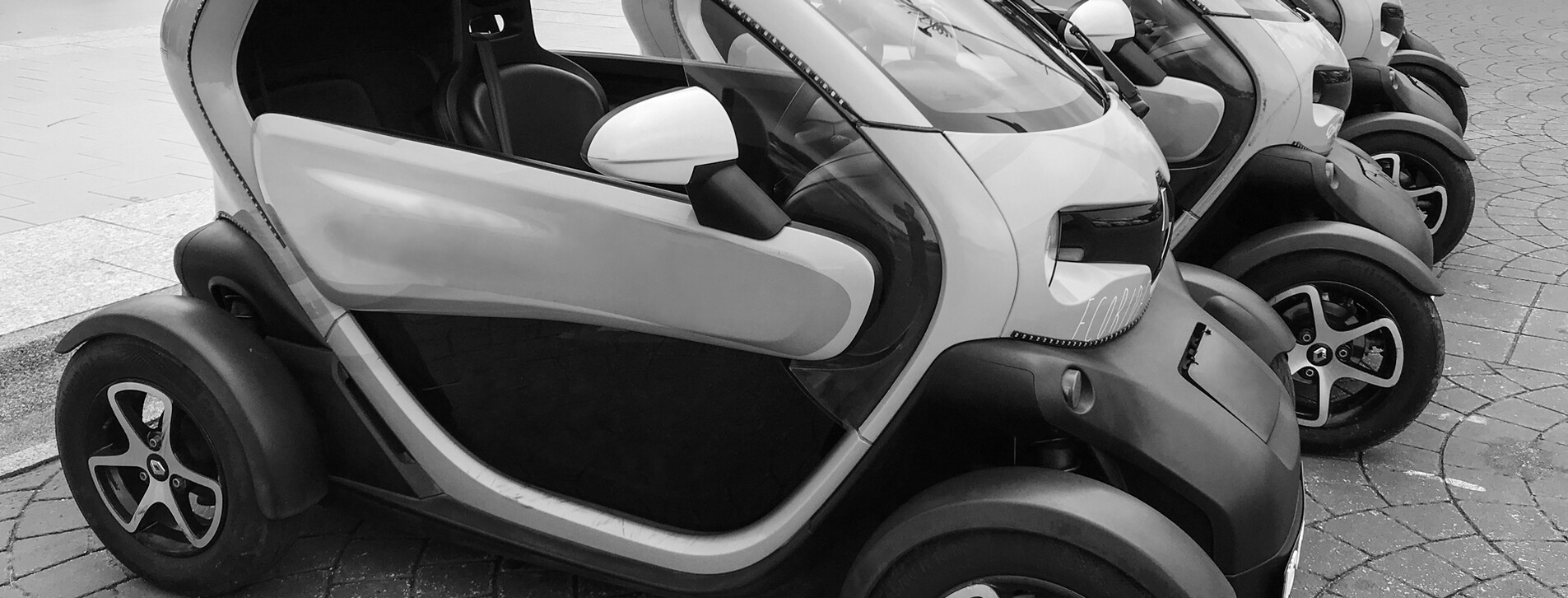 Fotoğraf 1 - Arkadaş Grubu için İki Ayrı Twizy Araçla Istanbul Turu