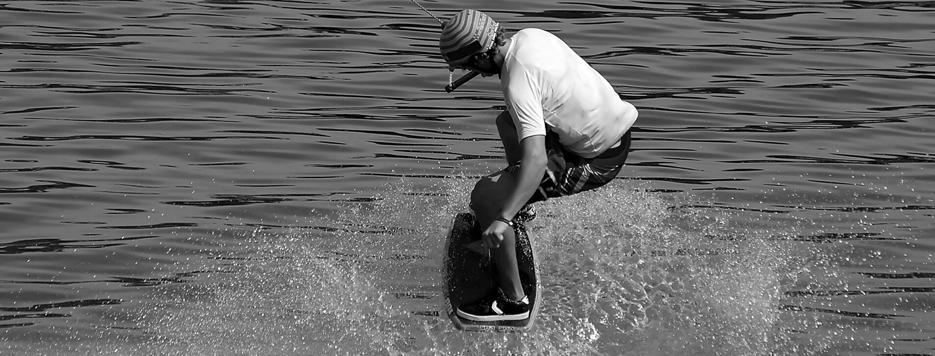 Fotoğraf 1 - Kablolu Wakeskate Deneyimi