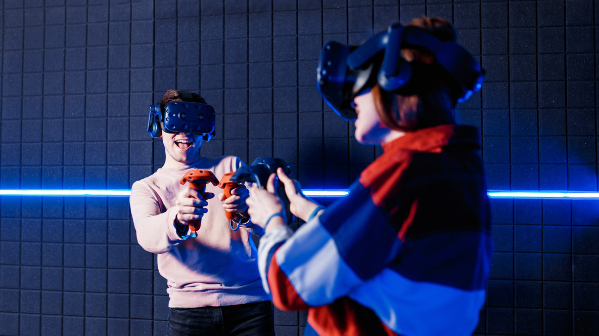 İki Kişi için VR Sanal Gerçeklik Oyunu Erkeğe Yılbaşı Hediyeleri - İki Kişi için VR Sanal Gerçeklik Oyunu