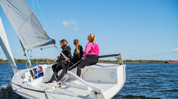 Arkadaş Grubu için Yelken ile Tanışma Eğitimi Yelkencilik - Arkadaş Grubu için Yelken ile Tanışma Eğitimi