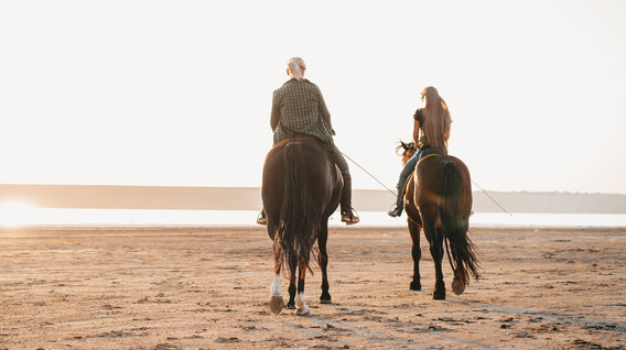 Aile için Kumsalda At Gezisi Aile için Kumsalda At Gezisi