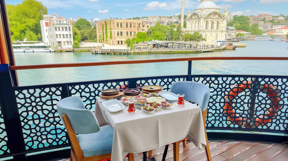 İki Kişi için Tarihi Vapurda Terasta Kahvaltılı Boğaz Turu İstanbul'da deneyim hediyeleri - İki Kişi için Tarihi Vapurda Terasta Kahvaltılı Boğaz Turu