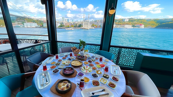 Aile için Tarihi Vapurda Terasta Kahvaltılı Boğaz Turu Anne Baba Hediyeleri - Aile için Tarihi Vapurda Terasta Kahvaltılı Boğaz Turu