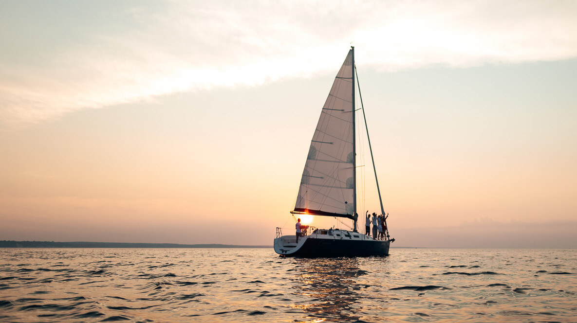 İstanbul'da Yatta Gün Batımı Sevgiliye Yılbaşı Hediyeleri Kocaeli'de - İstanbul'da Yatta Gün Batımı