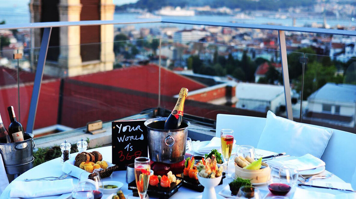 İstanbul'da 360° Manzaralı Akşam Yemeği İstanbul'da 360° Manzaralı Akşam Yemeği