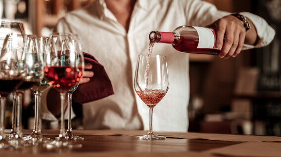 Arkadaş Grubu için Şarap Tadımı Arkadaş Grubu için Şarap Tadımı