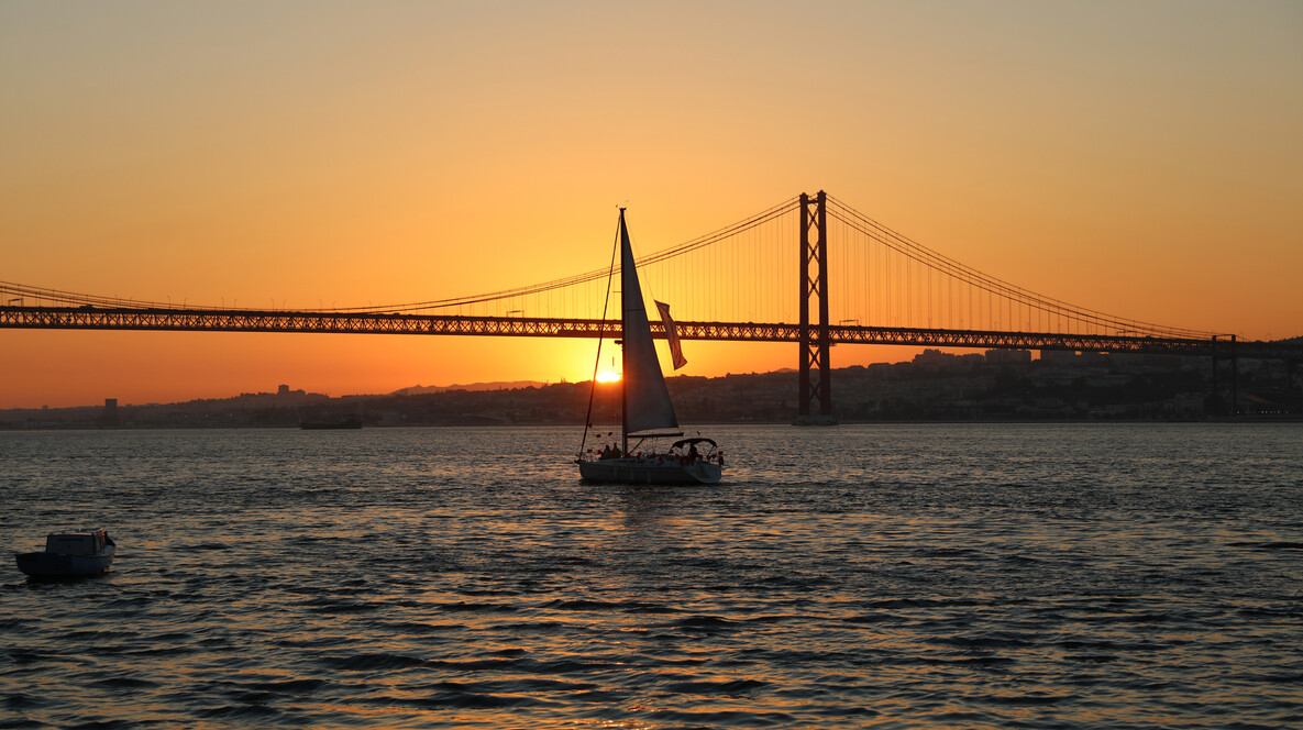 İki Kişi için Yat ile Boğaz'da Gece Gezisi Yat Gezisi - İki Kişi için Yat ile Boğaz'da Gece Gezisi