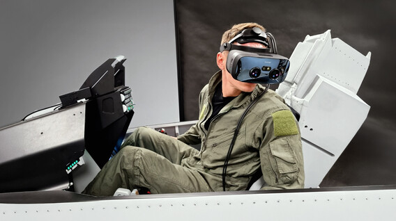 Iki kişi için F-16 simulator Deneyimi Babaya Yılbaşı Hediyeleri - Iki kişi için F-16 simulator Deneyimi