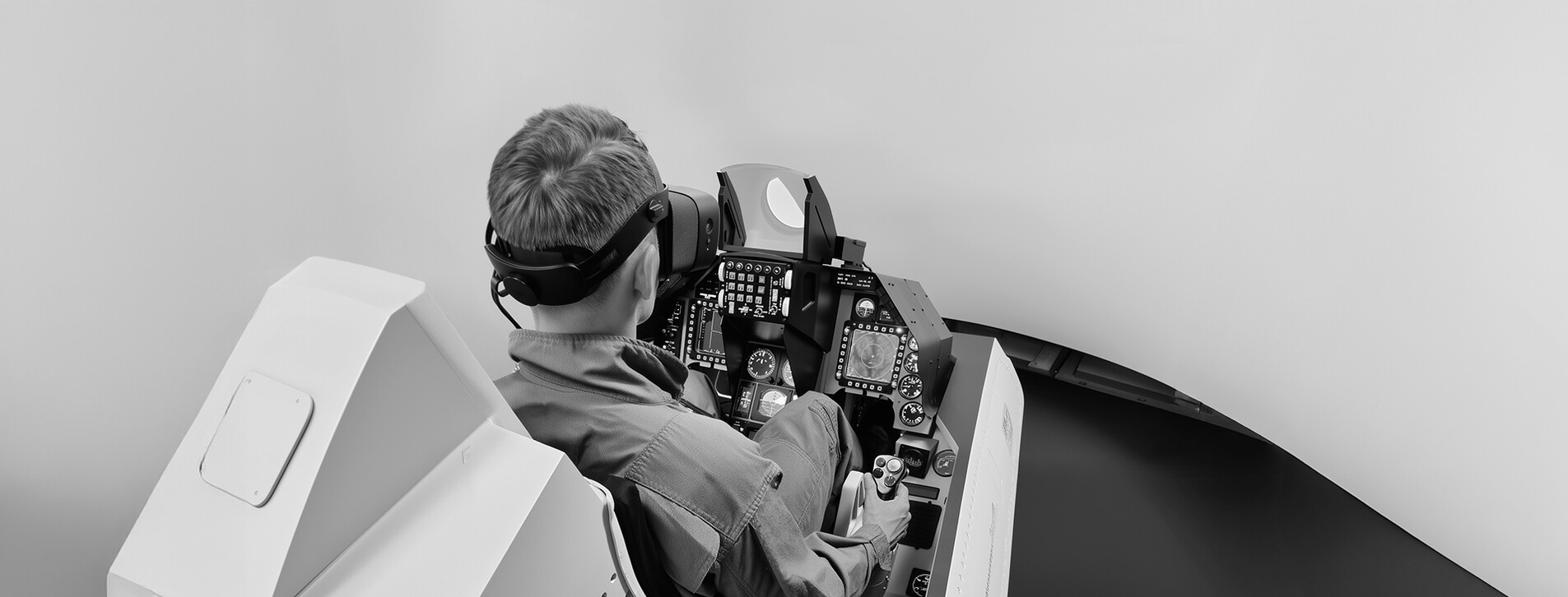 Fotoğraf 1 - Iki kişi için F-16 simulator Deneyimi