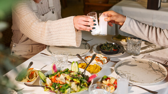 İki Kişi için Gurme Restoranı'nda Akşam Yemeği İki Kişi için Gurme Restoranı'nda Akşam Yemeği