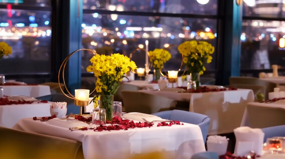 Iki kişi için Gala Salon Akşam Yemeği Iki kişi için Gala Salon Akşam Yemeği