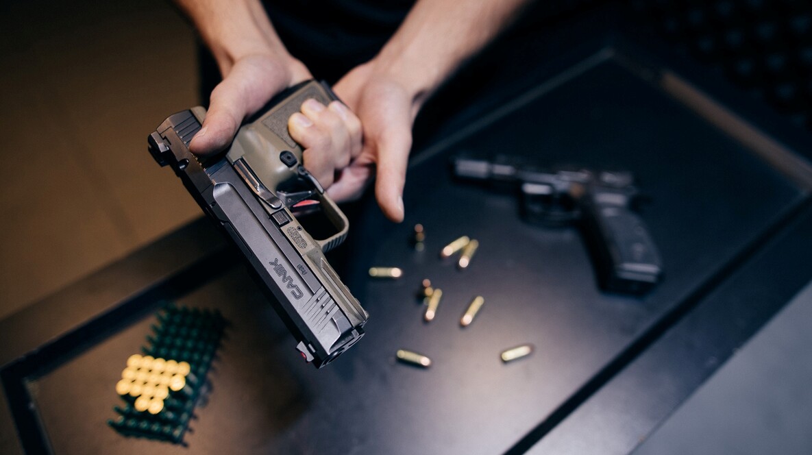 İki Kişiye Özel Temel Atış Eğitimi Sevgililer Günü Hediyeleri İzmir'de - İki Kişiye Özel Temel Atış Eğitimi