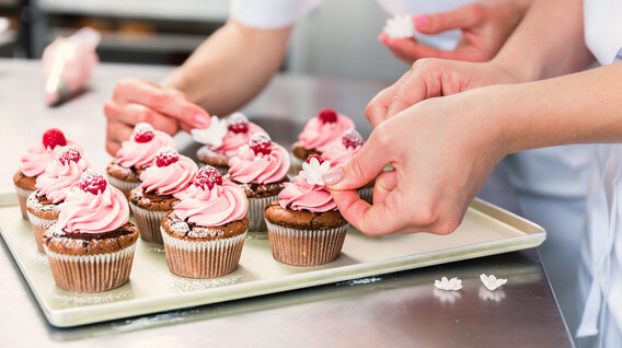 İki Kişi için Cupcake Yapım Dersi İki Kişi için Cupcake Yapım Dersi