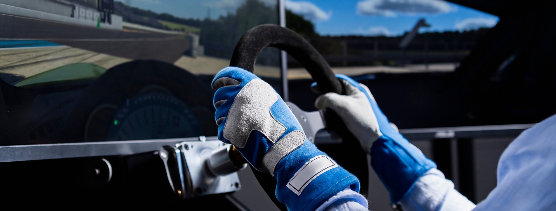 Fotoğraf 1 - İstanbul'da Arkadaş Grubu için Araç Simülatör Oyunu Deneyimi