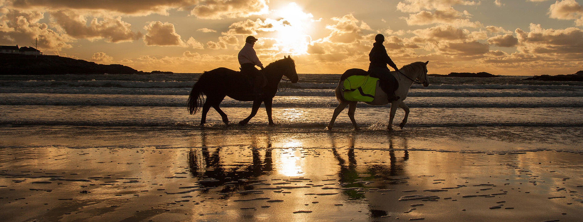 Fotoğraf 1 - İki Kişi için Gün Doğumunda Kumsalda At Gezisi