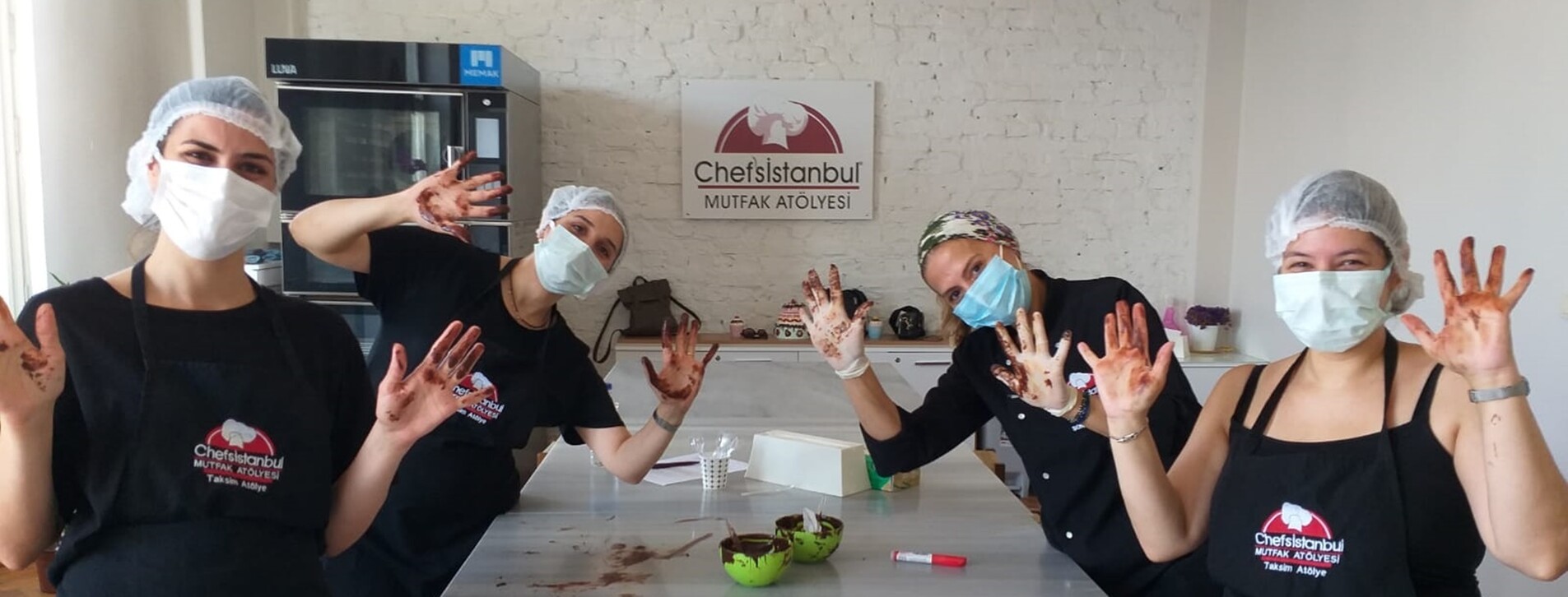 İstanbul'da İki Kişi için Çikolata Yapım Dersi - 6 Fotoğraf 6 - İstanbul'da İki Kişi için Çikolata Yapım Dersi