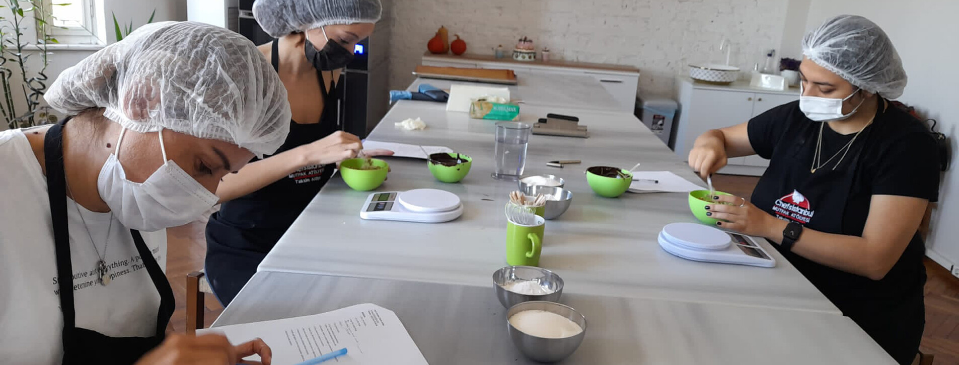 İstanbul'da İki Kişi için Çikolata Yapım Dersi - 10 Fotoğraf 10 - İstanbul'da İki Kişi için Çikolata Yapım Dersi