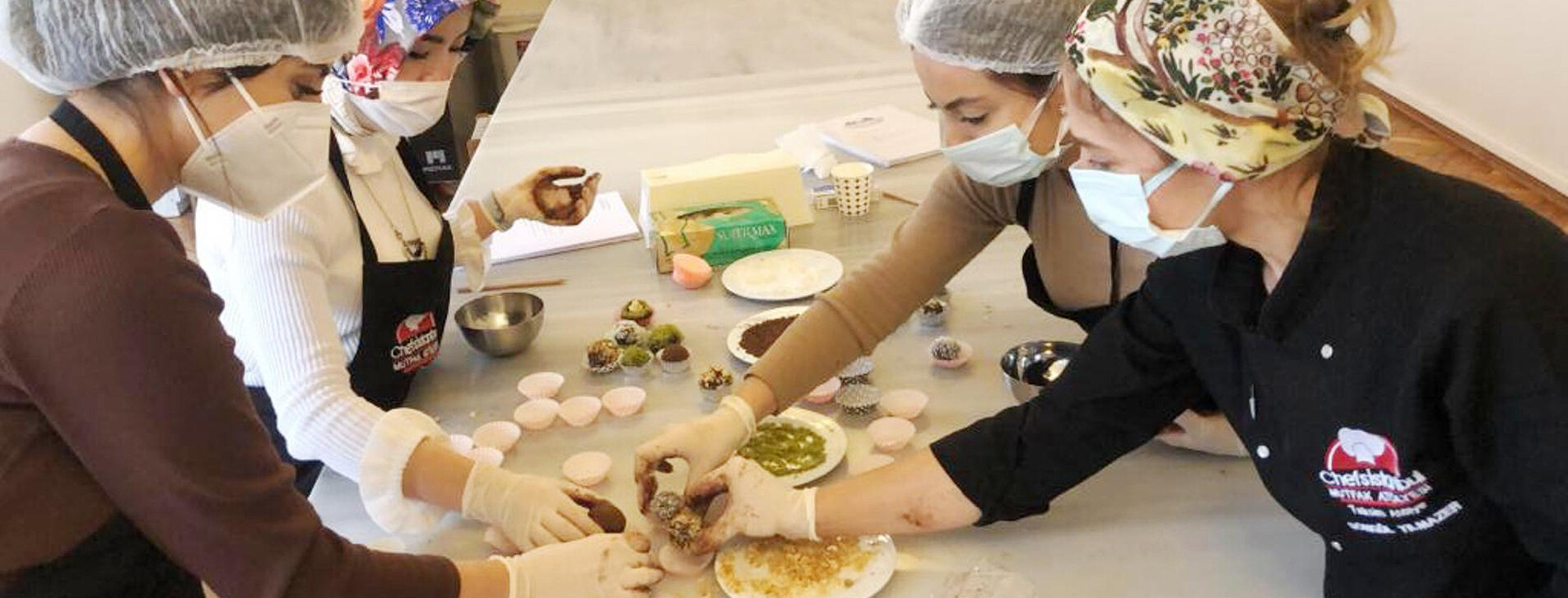 İstanbul'da İki Kişi için Çikolata Yapım Dersi - 11 Fotoğraf 11 - İstanbul'da İki Kişi için Çikolata Yapım Dersi