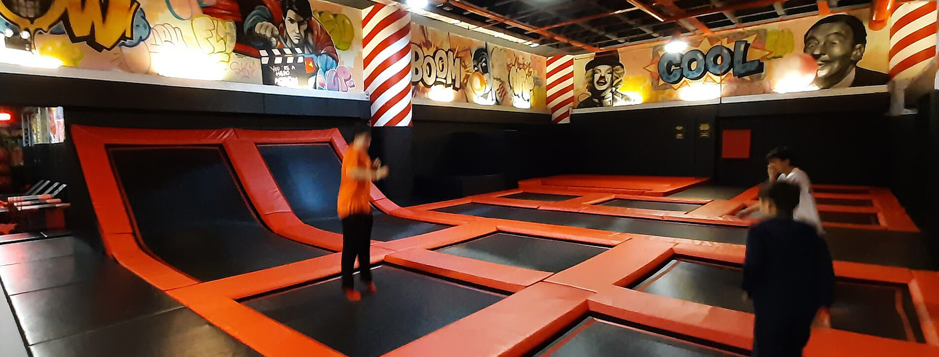 İki Çocuk için Trambolin Parkı - 2 Fotoğraf 2 - İki Çocuk için Trambolin Parkı