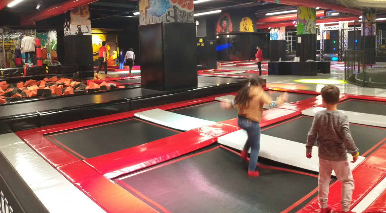 FlyZone - Trambolin Parkı (Demirören Şubesi) - 2 Fotoğraf 2 - FlyZone - Trambolin Parkı (Demirören Şubesi)