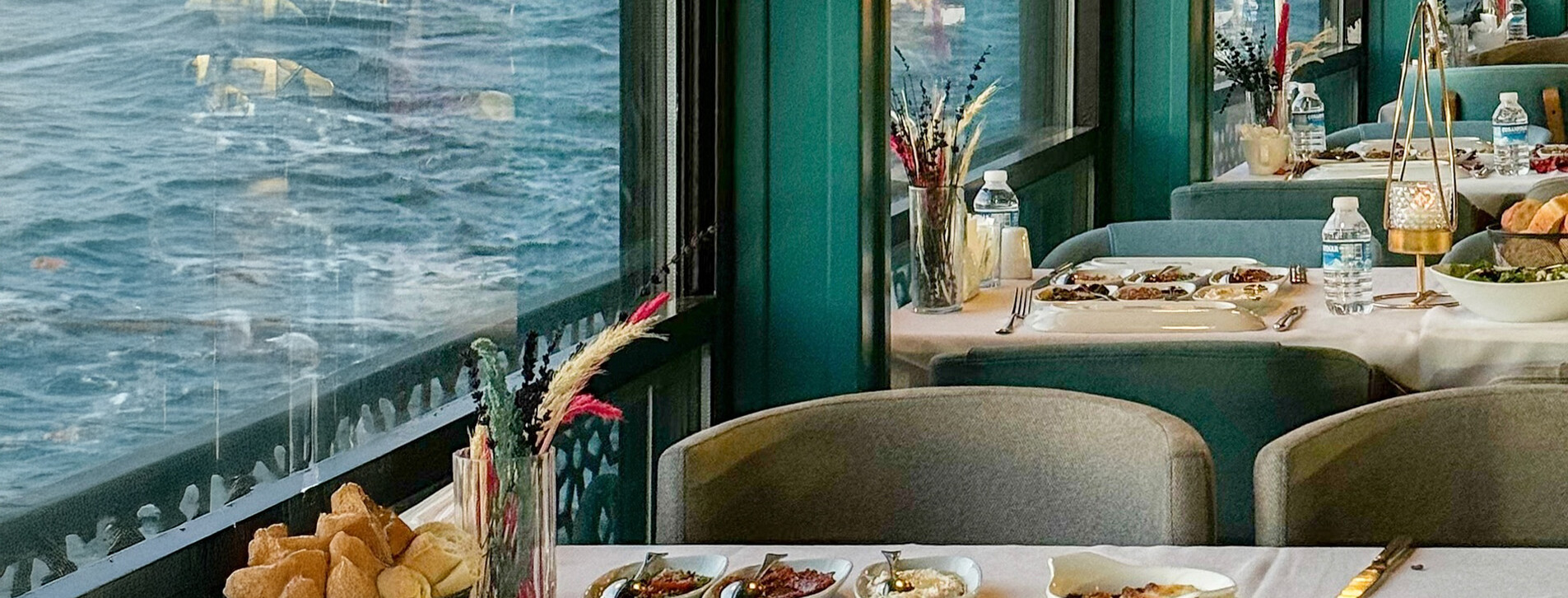 Aile için Tarihi Vapurda Gala Salonunda Kahvaltılı Boğaz Turu - 11 Fotoğraf 11 - Aile için Tarihi Vapurda Gala Salonunda Kahvaltılı Boğaz Turu