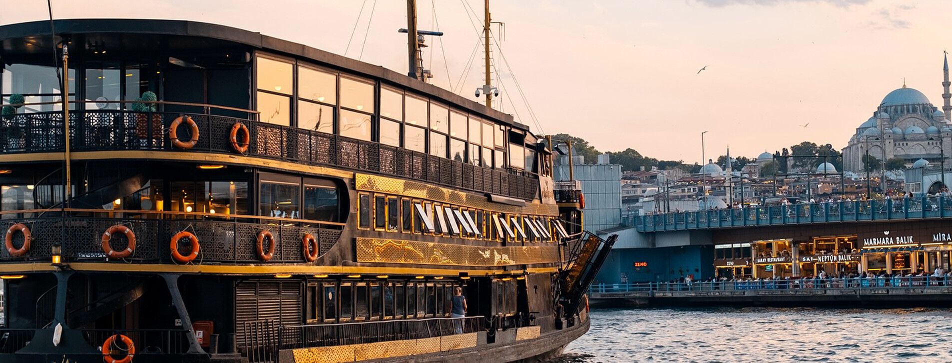 İstanbul'da Aile için Tarihi Vapurda Terasta Kahvaltılı Boğaz Turu - 5 Fotoğraf 5 - Aile için Tarihi Vapurda Terasta Kahvaltılı Boğaz Turu