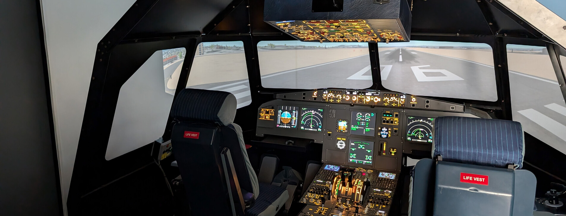 İki Kişi için Airbus A320 Uçuş Simülatörü Deneyimi - 12 Fotoğraf 12 - İki Kişi için Airbus A320 Uçuş Simülatörü Deneyimi