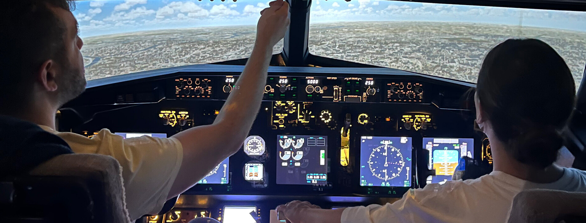 İki Kişi için Boeing 737 Uçuş Simülatörü Deneyimi - 12 Fotoğraf 12 - İki Kişi için Boeing 737 Uçuş Simülatörü Deneyimi