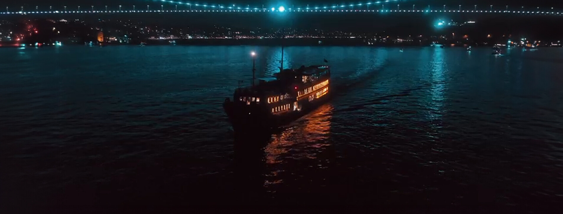 İstanbul'da Aile için Tarihi Vapurda Terasta Akşam Yemeği - 9 Fotoğraf 9 - Aile için Tarihi Vapurda Terasta Akşam Yemeği
