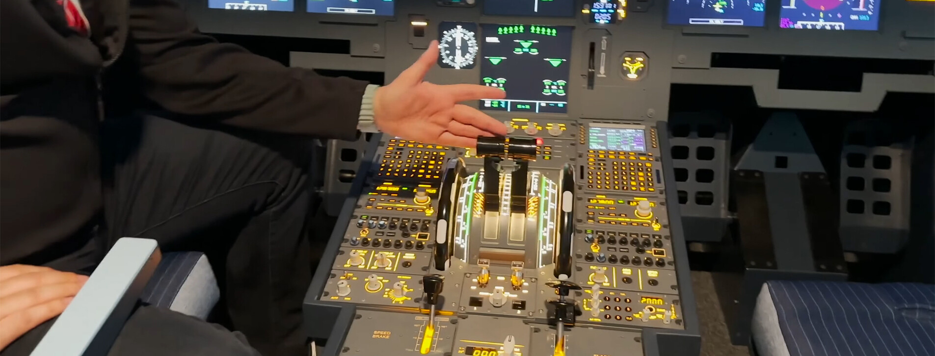 İki Kişi için Airbus A320 Uçuş Simülatörü Deneyimi - 11 Fotoğraf 11 - İki Kişi için Airbus A320 Uçuş Simülatörü Deneyimi