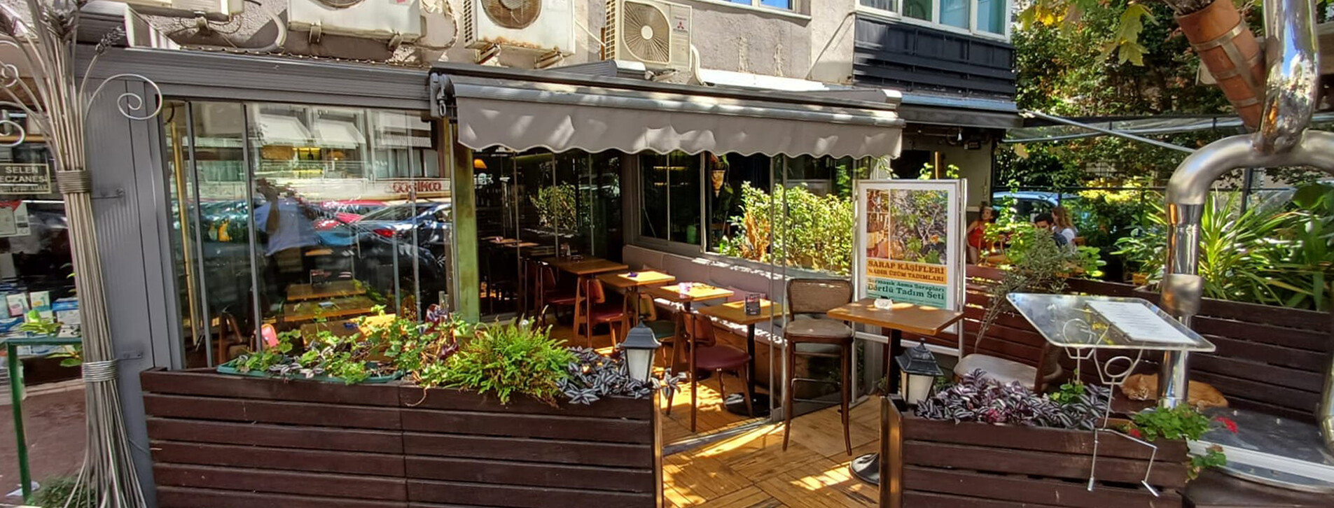 İstanbul'da Arkadaş Grubu için Şarap Barında bir Akşam - 8 Fotoğraf 8 - Arkadaş Grubu için Şarap Barında bir Akşam