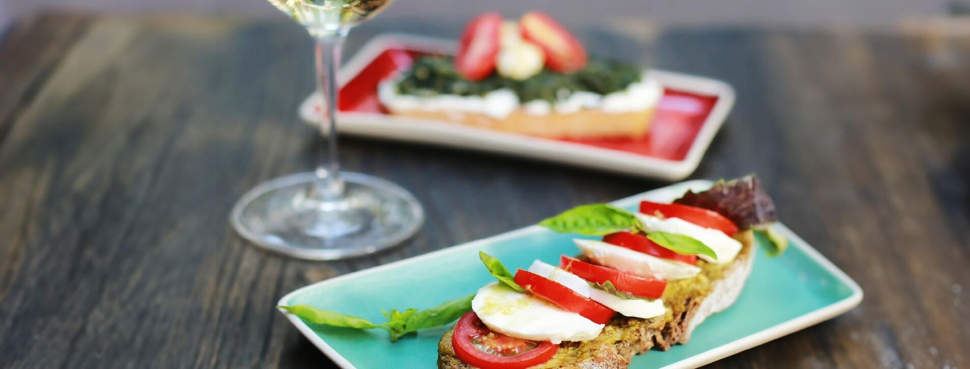 İstanbul'da Arkadaş Grubu için Şarap Barında bir Akşam - 2 Fotoğraf 2 - Arkadaş Grubu için Şarap Barında bir Akşam