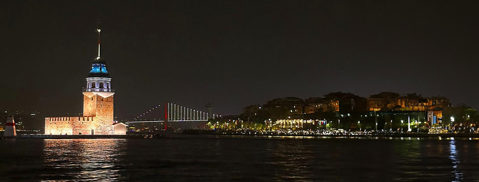 İstanbul'da Arkadaş Grubu için Yat ile Boğaz'da Gece Gezisi - 3 Fotoğraf 3 - Arkadaş Grubu için Yat ile Boğaz'da Gece Gezisi