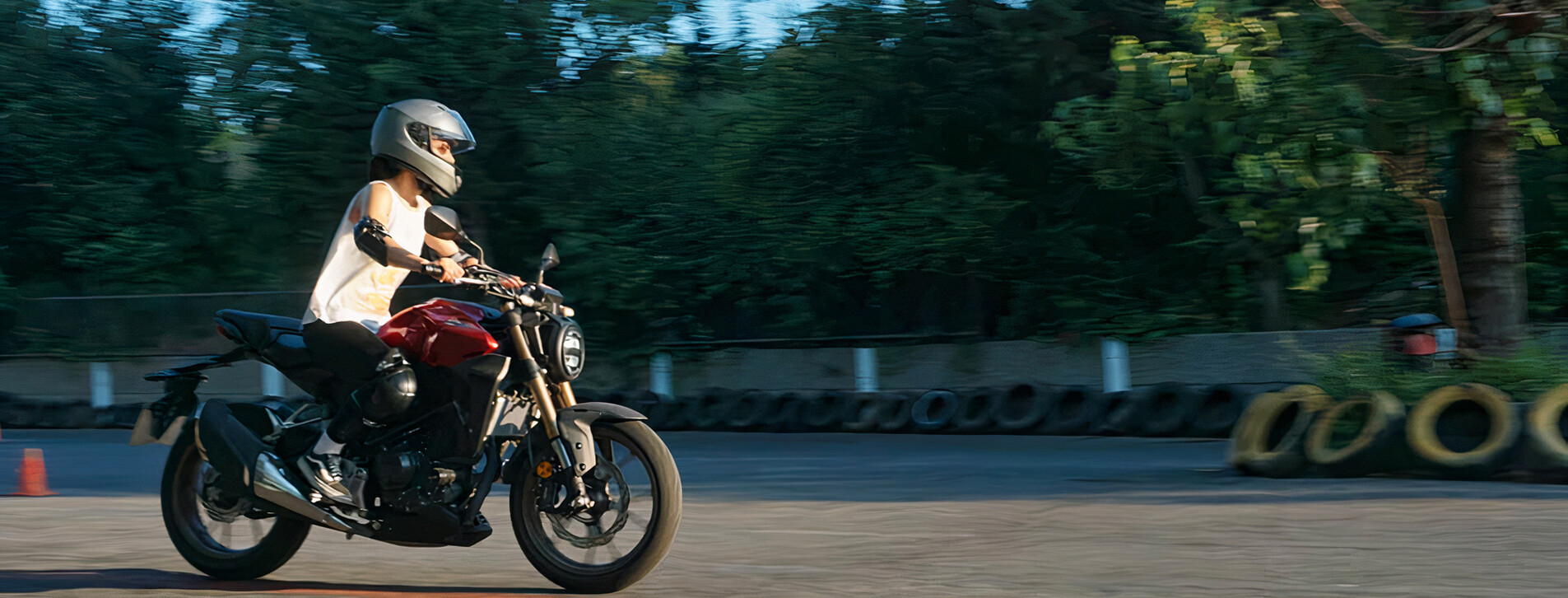 İki Kişi için Motosiklet Sürüş Eğitimi - 2 Fotoğraf 2 - İki Kişi için Motosiklet Sürüş Eğitimi