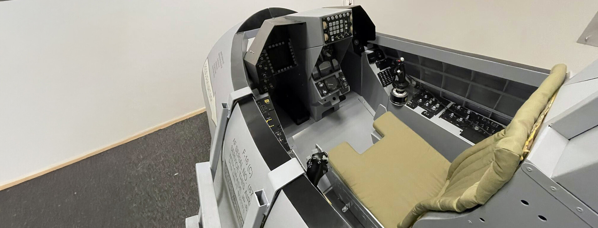 F-16 simulator Deneyimi - 7 Fotoğraf 7 - F-16 simulator Deneyimi